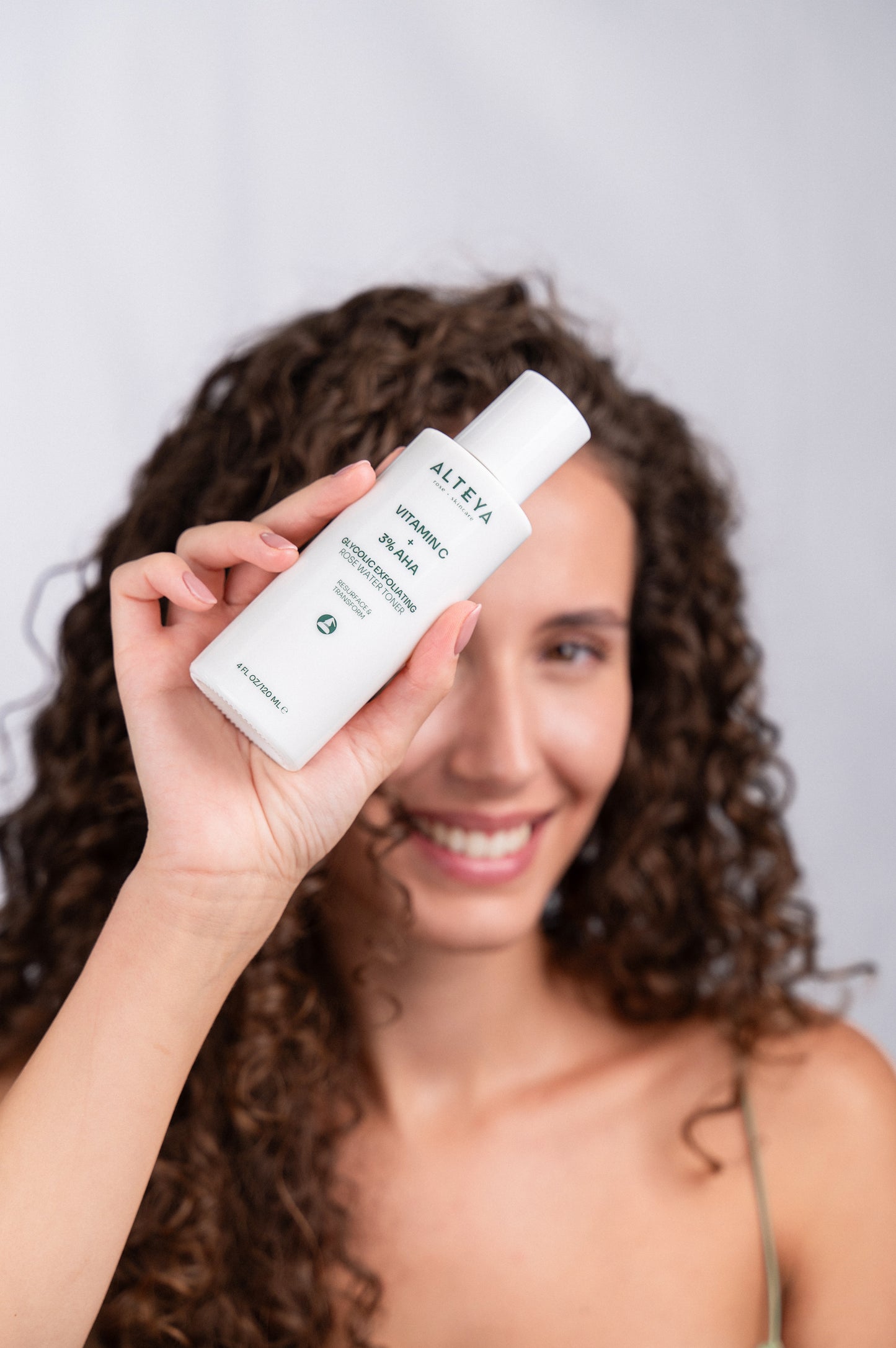 GLYCOLIC EXFOLIATING ROSE WATER TONER (VITAMIN C + 3% AHA)