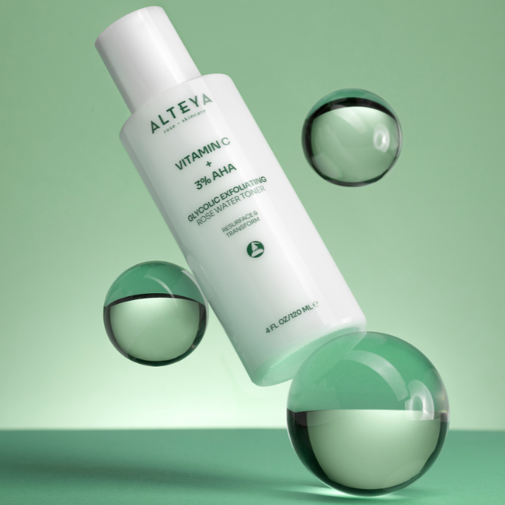 GLYCOLIC EXFOLIATING ROSE WATER TONER (VITAMIN C + 3% AHA)